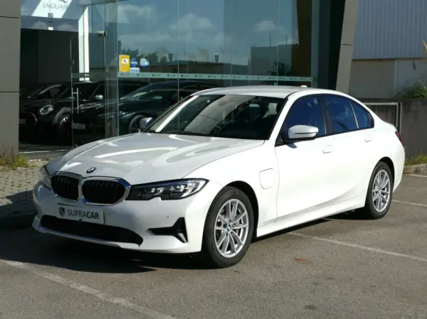 BMW 330 e iPerformance Advantage 1