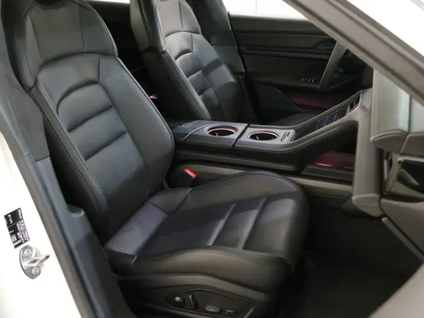 Porsche Taycan Turbo S 30