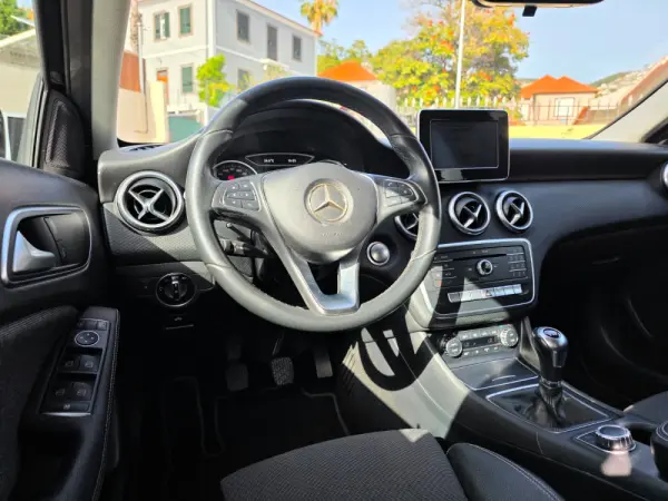 Mercedes-Benz A 180 d Urban 15