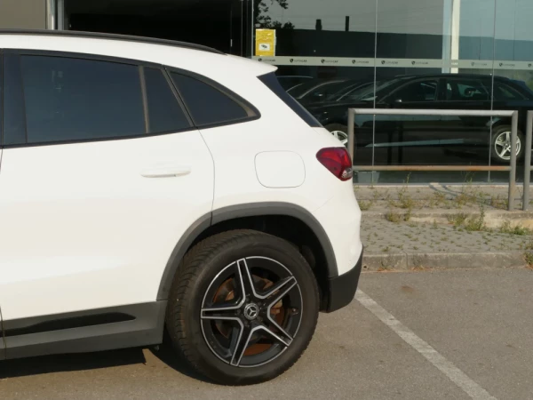 Mercedes-Benz GLA 250 e AMG Line 7