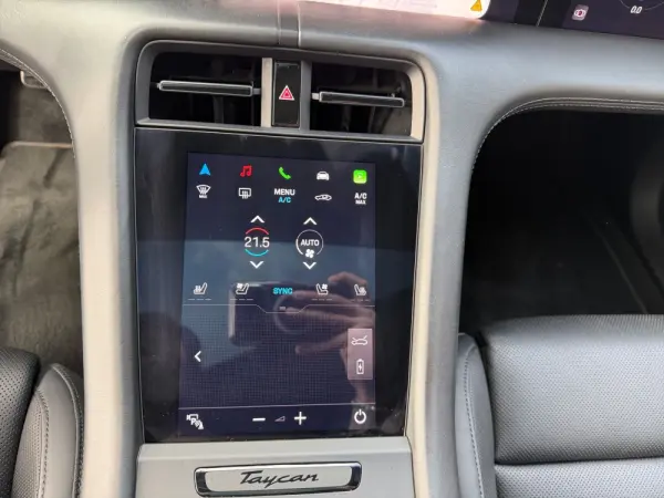 Porsche Taycan Turbo S 16