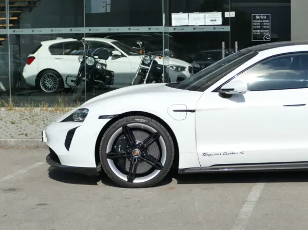 Porsche Taycan Turbo S 13