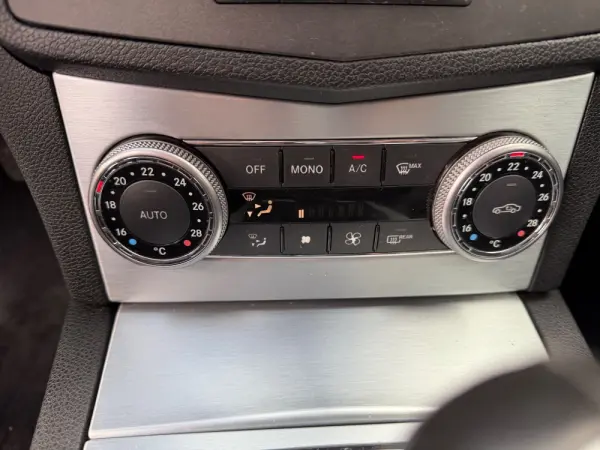 Mercedes-Benz C 220 CDI Avantgarde BlueEfficiency 17