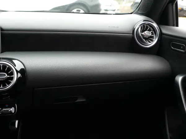 Mercedes-Benz A 180 d AMG Line Aut. 33