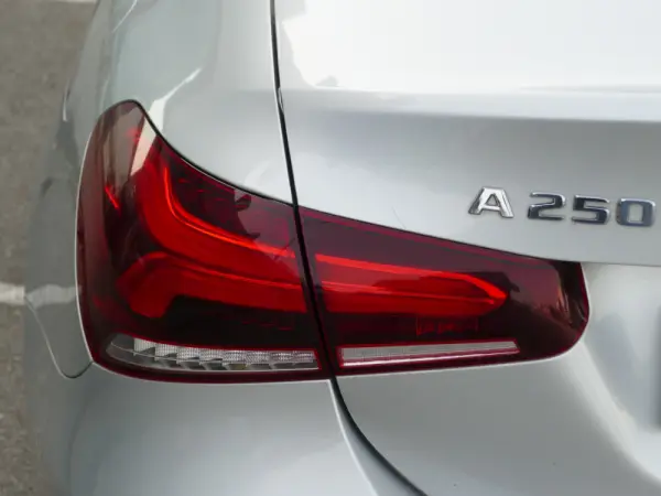 Mercedes-Benz A 250 Limousine e Style Plus 11