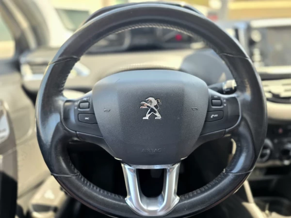 Peugeot 208 1.6 BlueHDi Style 8
