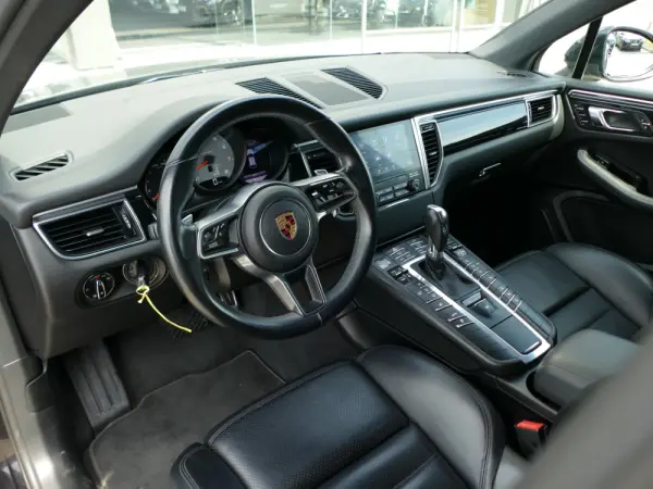 Porsche Macan S 27