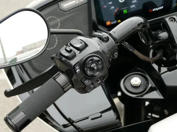 Harley-Davidson FL CVO ROAD GLIDE ST 22