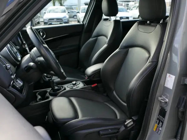 MINI Countryman Cooper SE ALL4 Auto 29