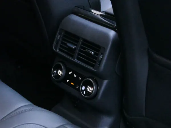 Land Rover Range Rover Velar 2.0 P400e AWD Dynamic SE 35