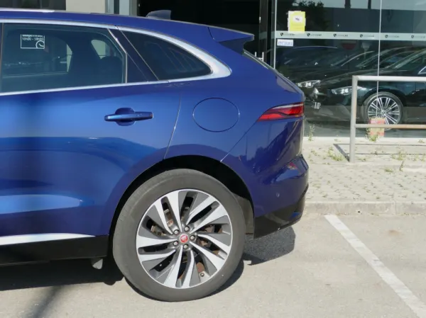 Jaguar F-Pace 2.0 P400e AWD R-Dynamic S 6