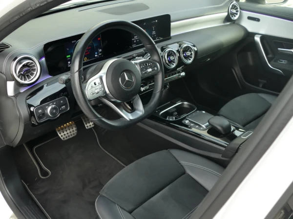 Mercedes-Benz A 250 e AMG Line 22
