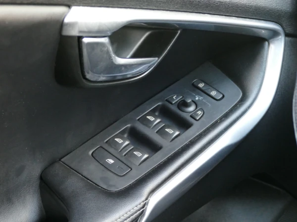 Volvo V40 2.0 D2 R-Design Momentum 27