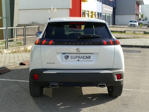 Peugeot 2008 1.2 PureTech Allure EAT8 4