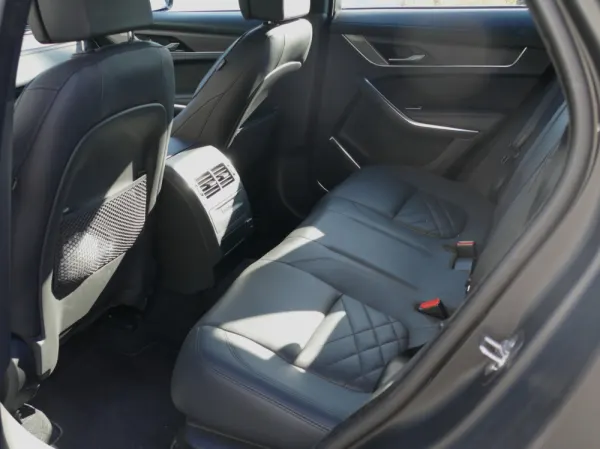 Jaguar F-Pace 2.0 P400e AWD R-Dynamic S 30