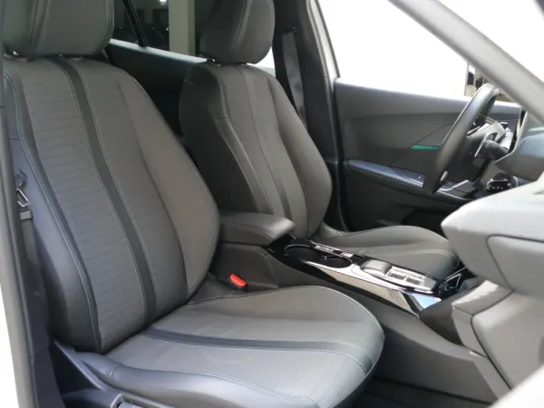 Peugeot 2008 1.2 PureTech Allure EAT8 27