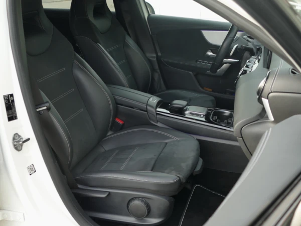 Mercedes-Benz A 250 e AMG Line 26