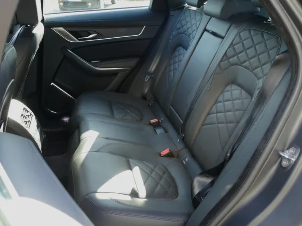 Jaguar F-Pace 2.0 P400e AWD R-Dynamic S 31