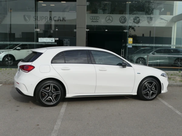 Mercedes-Benz A 250 e AMG Line 16
