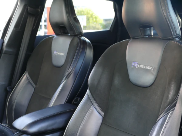 Volvo V40 2.0 D2 R-Design Momentum 26