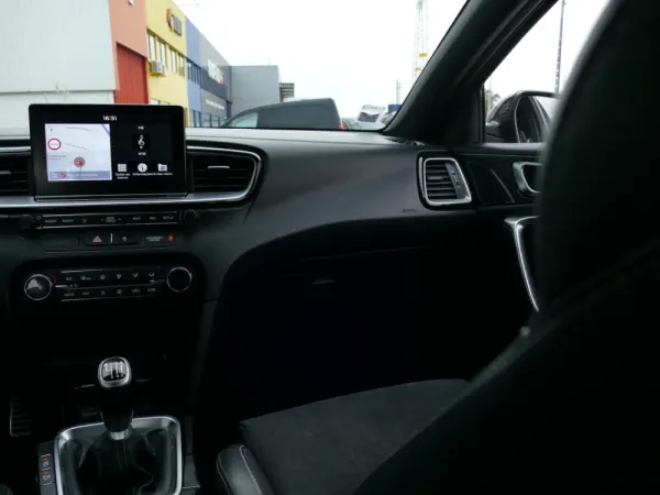 Kia Ceed 1.0 T-GDI GT Line 32