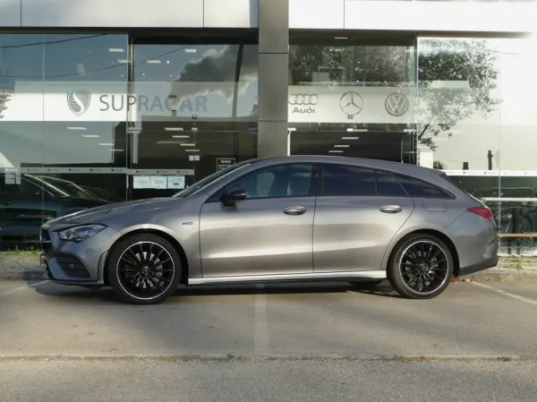 Mercedes-Benz CLA 250 e Shooting Brake AMG Line 37