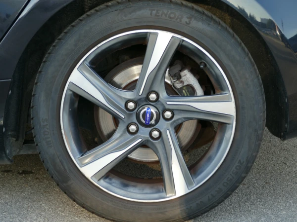 Volvo V40 2.0 D2 R-Design Momentum 13
