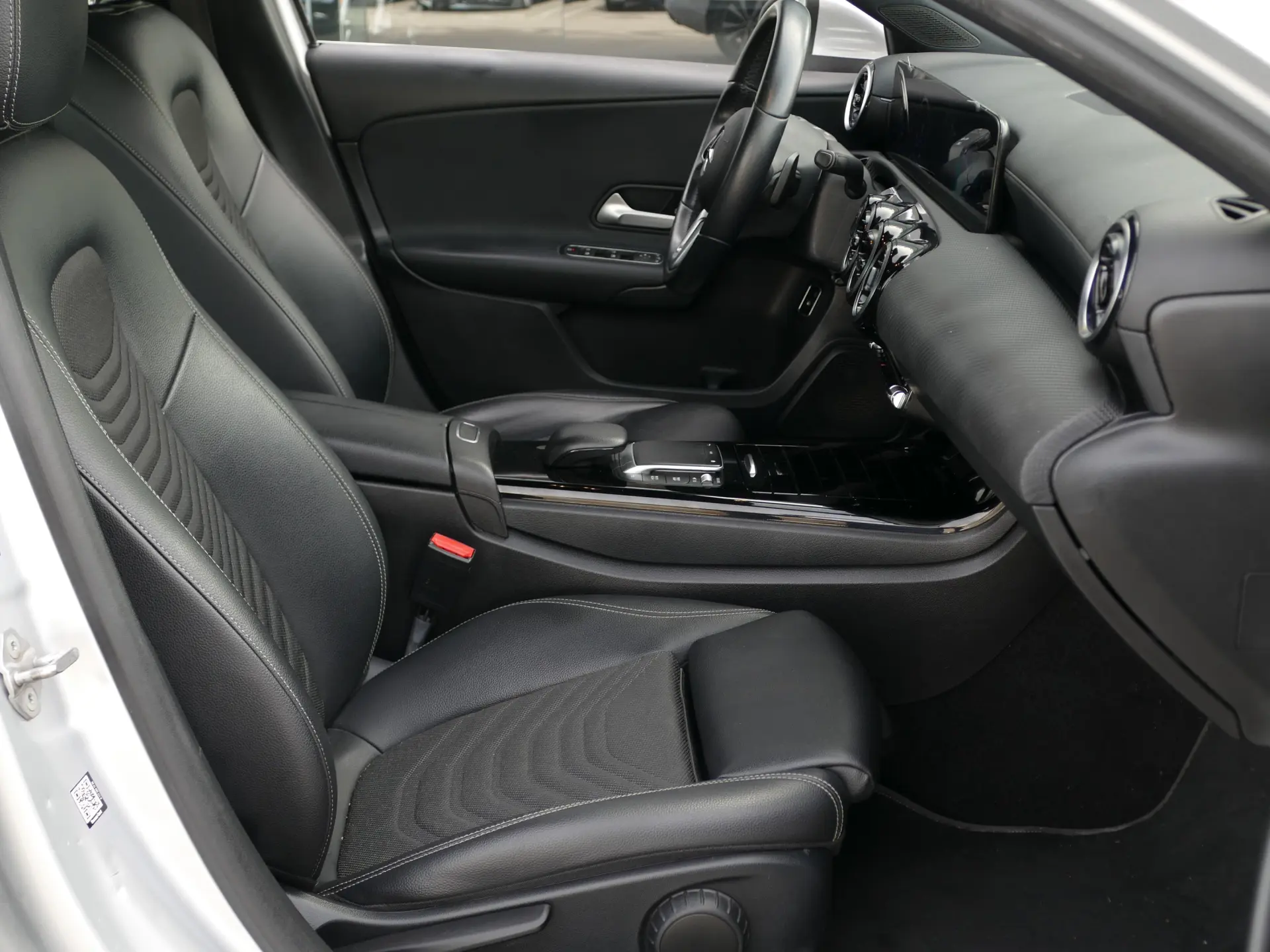 Mercedes-Benz A 250 Limousine e Style Plus 26