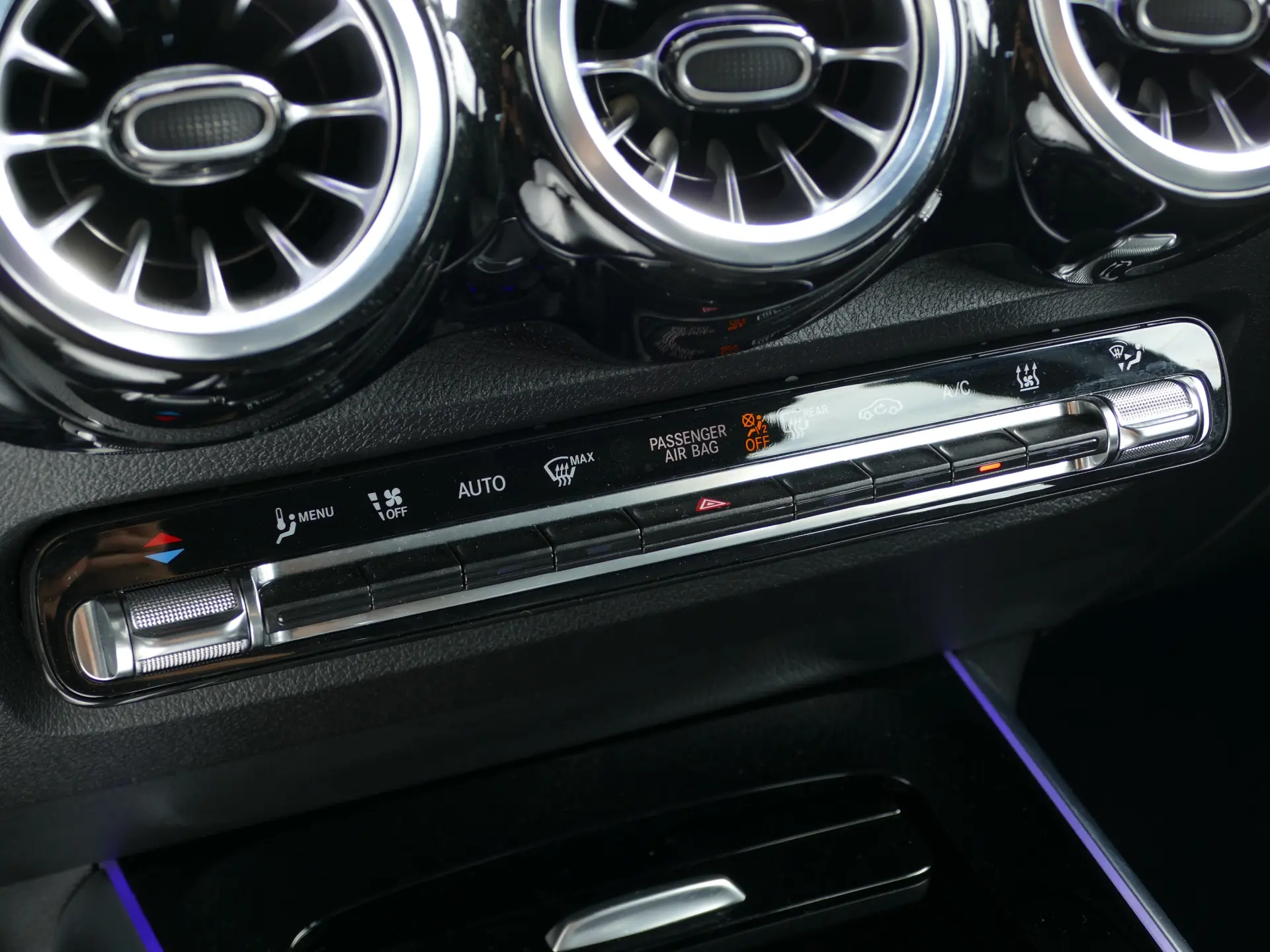 Mercedes-Benz EQB 300 4Matic Progressive 24