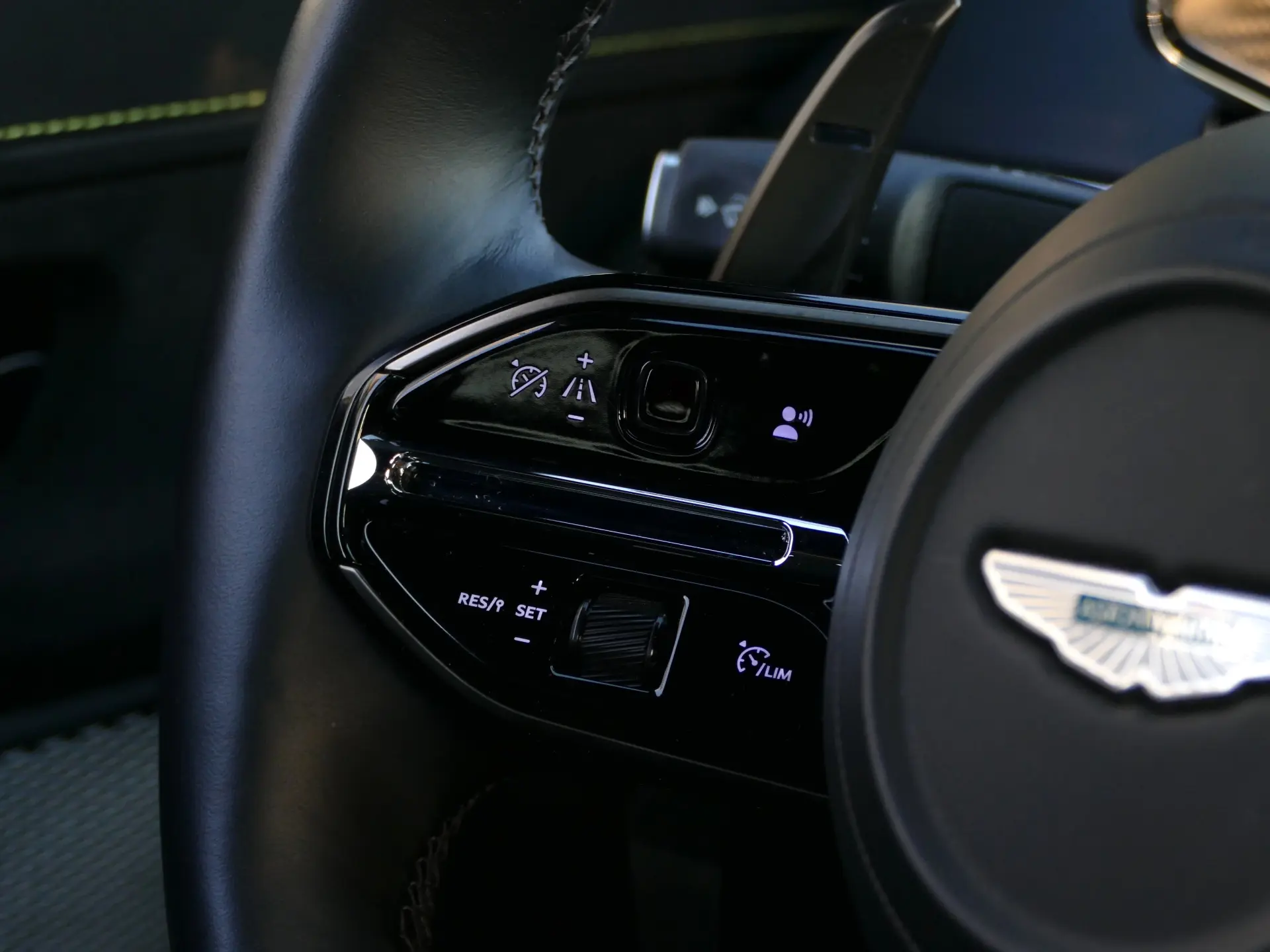 Aston Martin Vantage Coupe V8 53