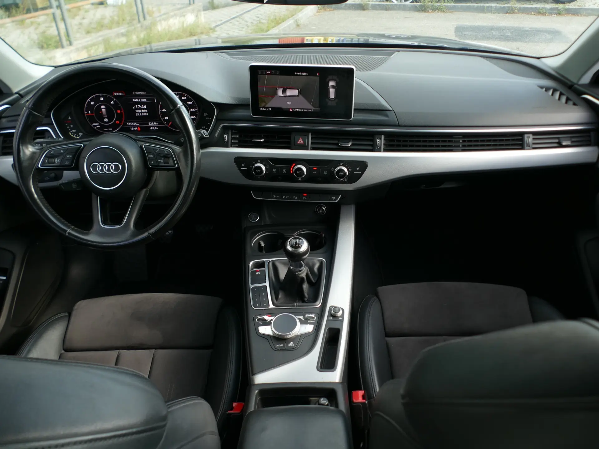 Audi A4 Avant 2.0 TDI Advance 41