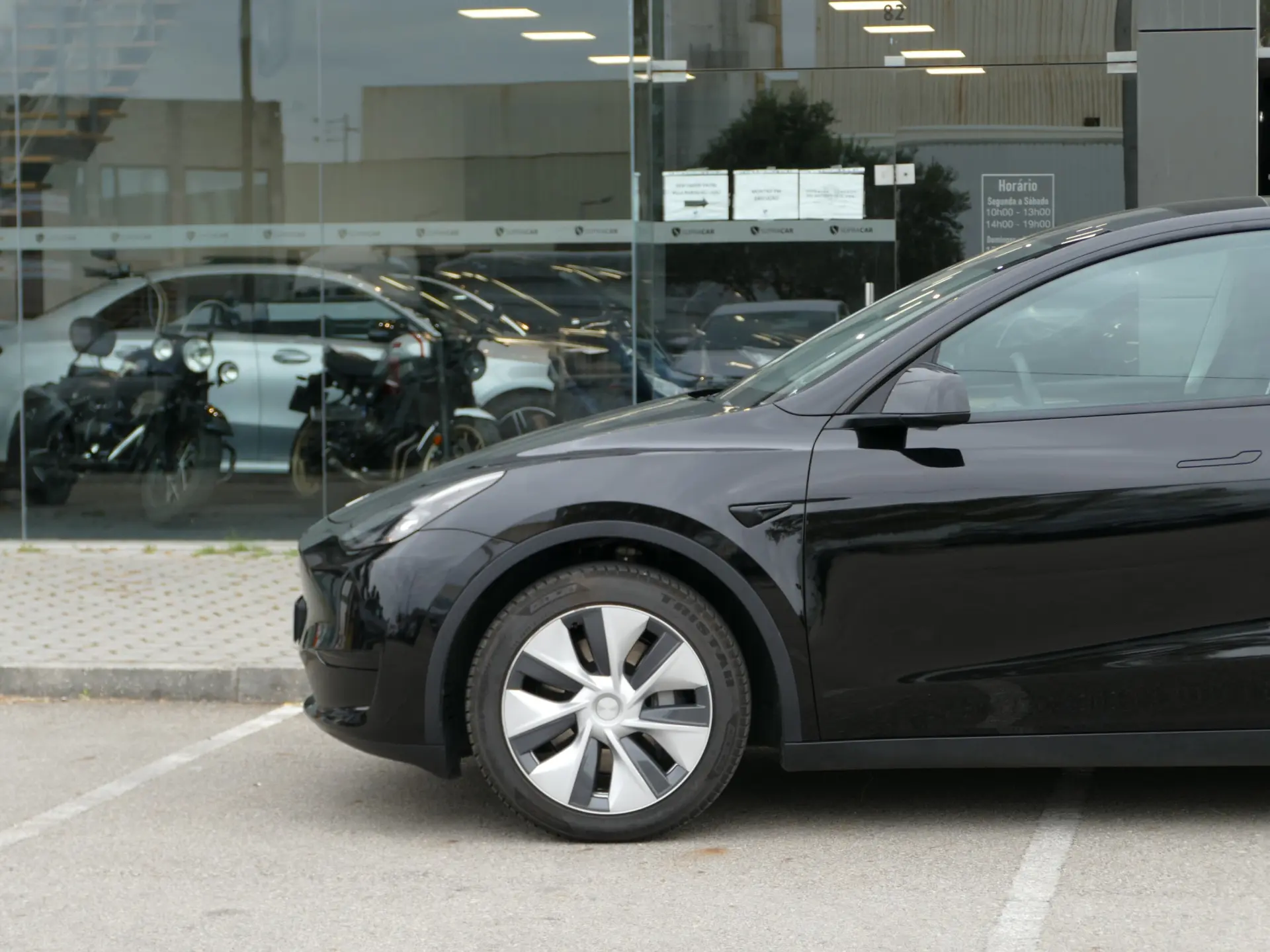 Tesla Model Y Standard 15