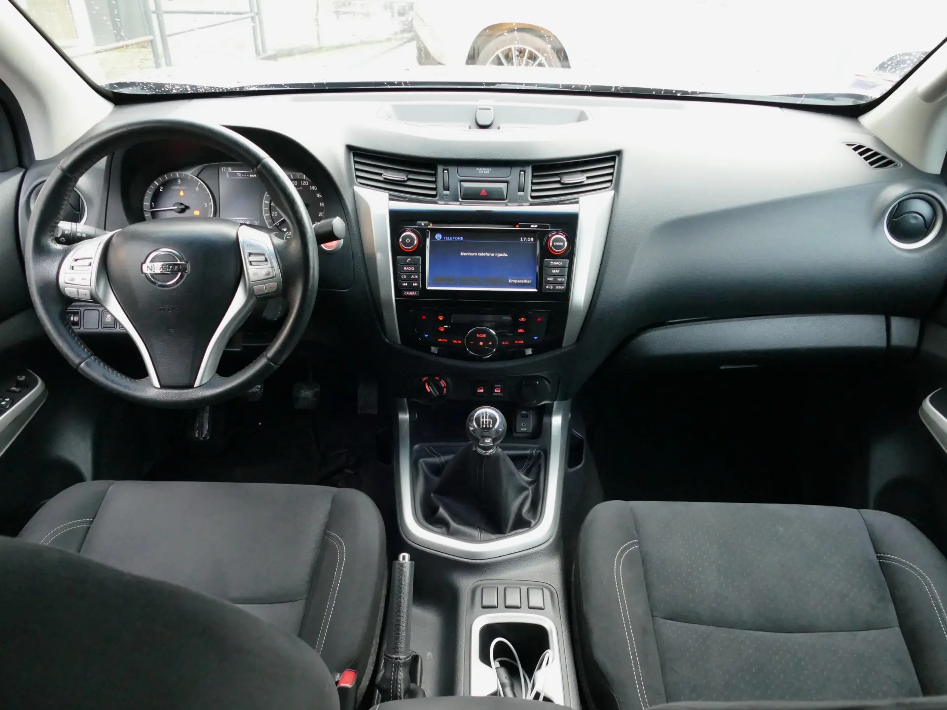 Nissan Navara 2.3 dCi CD 4WD N-Connecta Navi+Barras 36