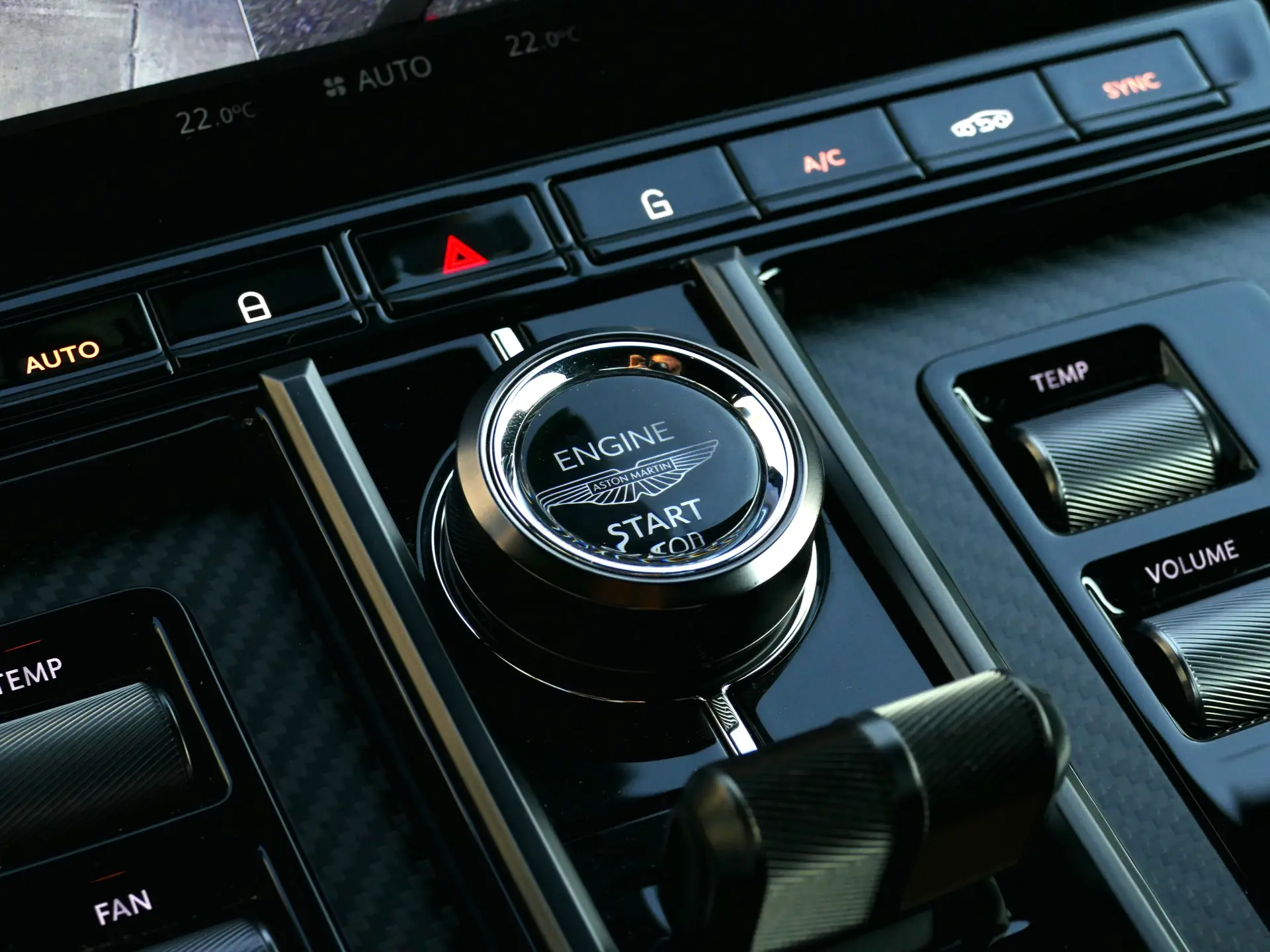 Aston Martin Vantage Coupe V8 30