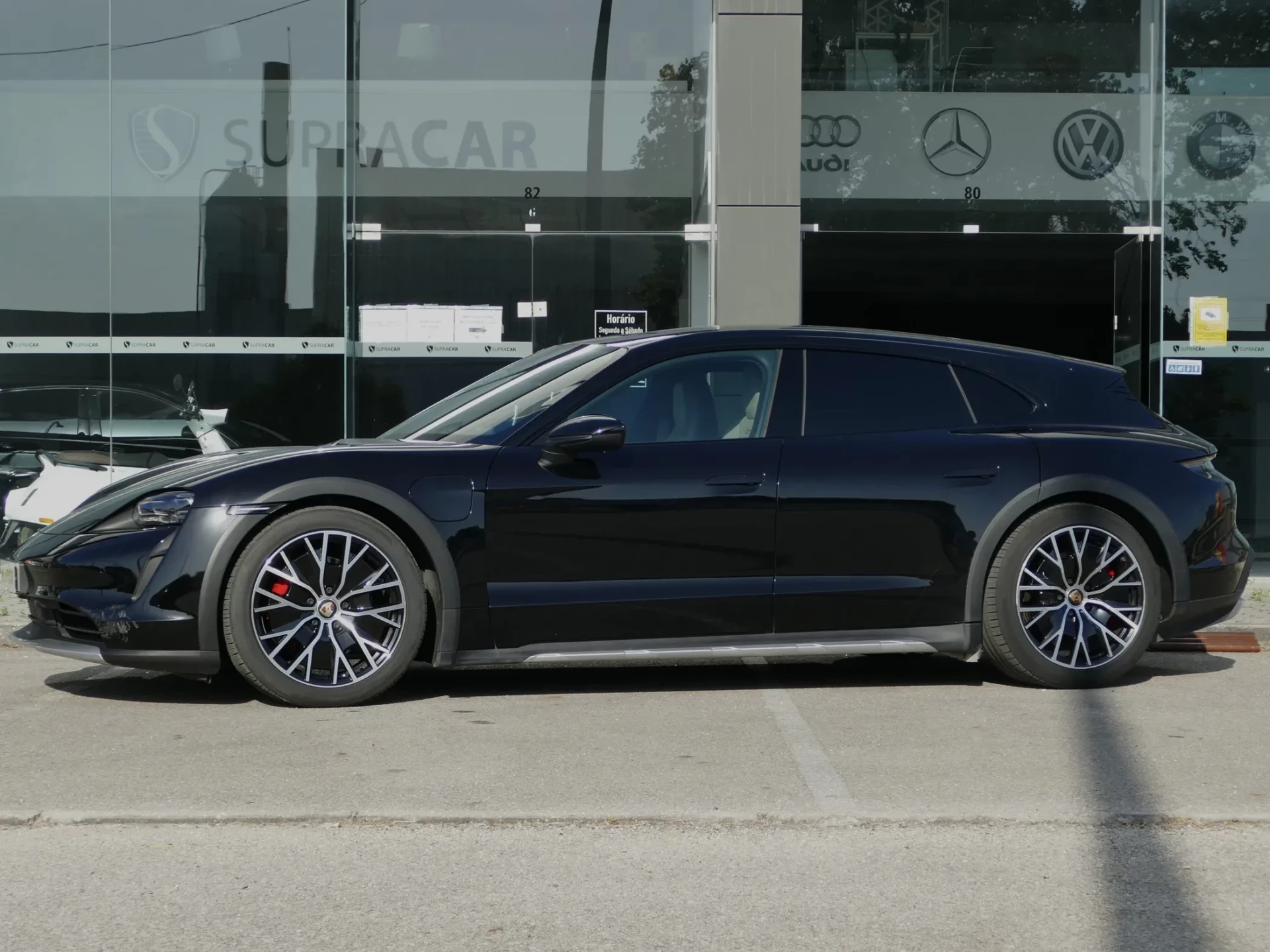 Porsche Taycan Sport Turismo 4S 18