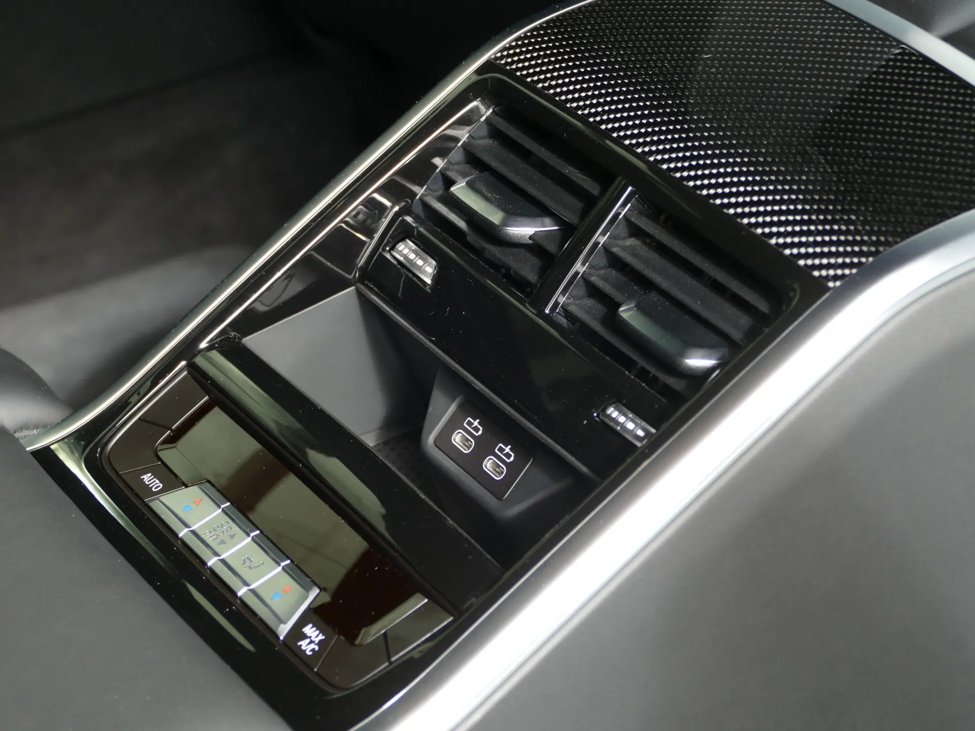 BMW M8 Competition 44