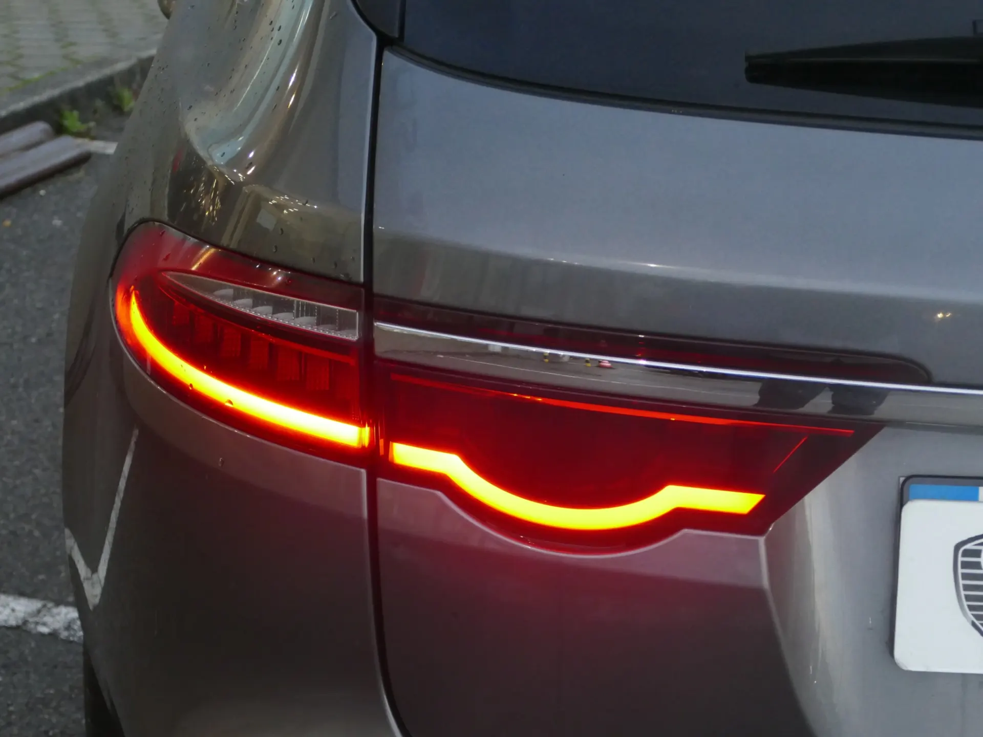 Jaguar XF Sportbrake 2.0 D R-Sport Aut. 10