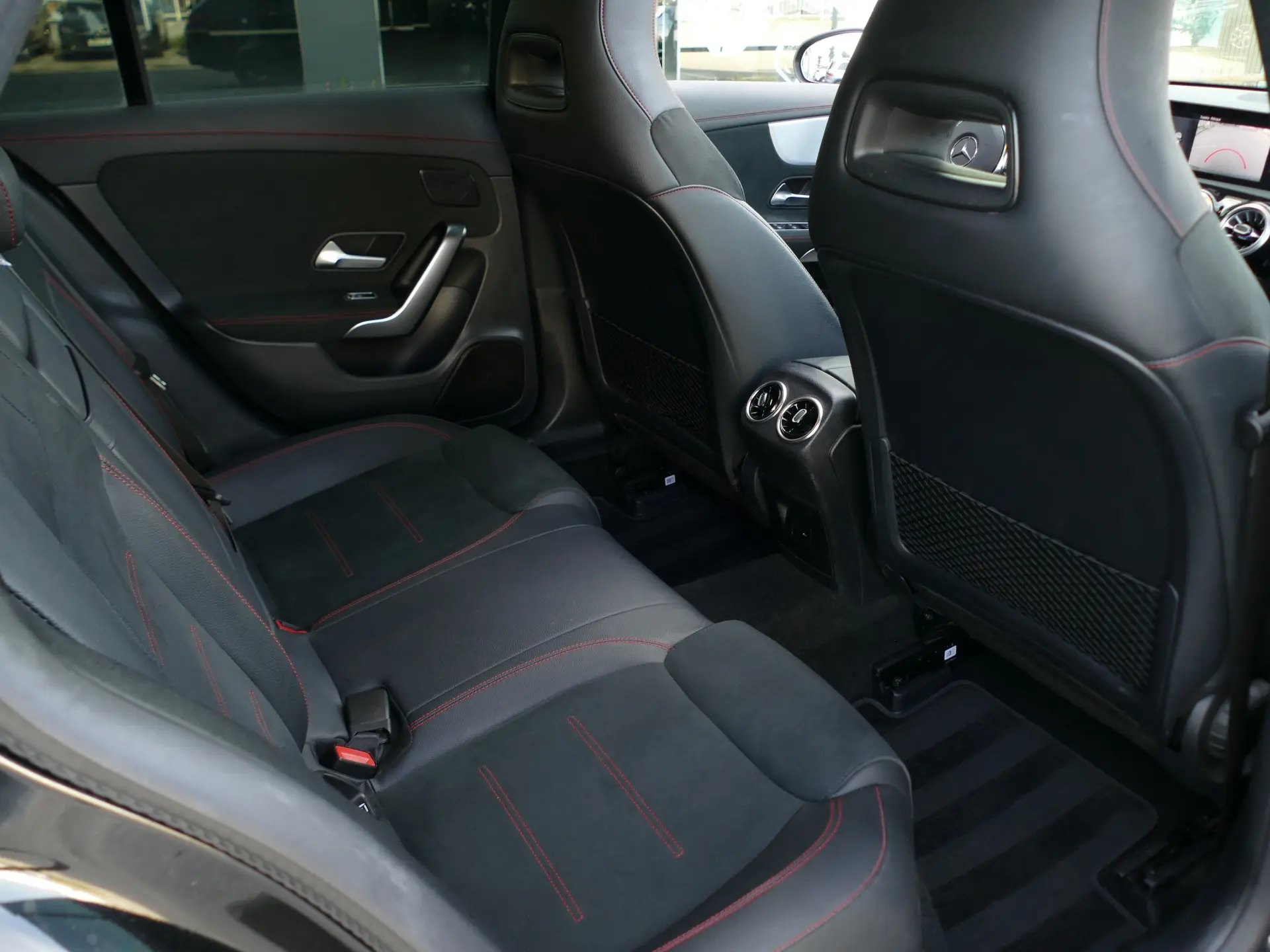 Mercedes-Benz CLA 250 e Shooting Brake AMG Line 38