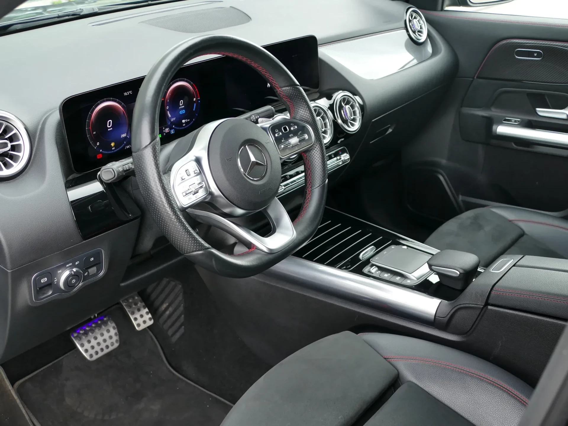 Mercedes-Benz GLA 250 e AMG Line 12