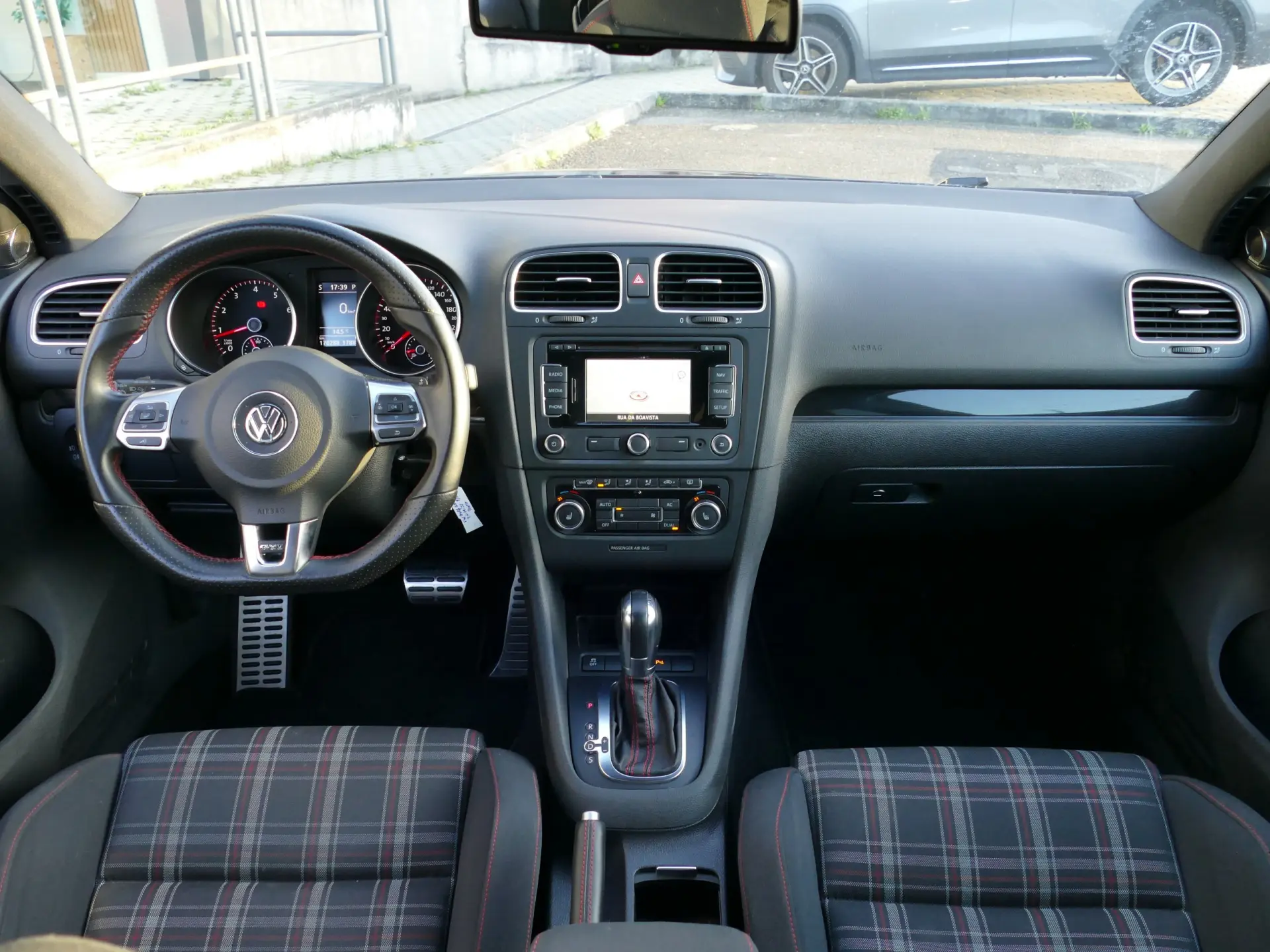 Volkswagen Golf 2.0 TSi GTI DSG 35