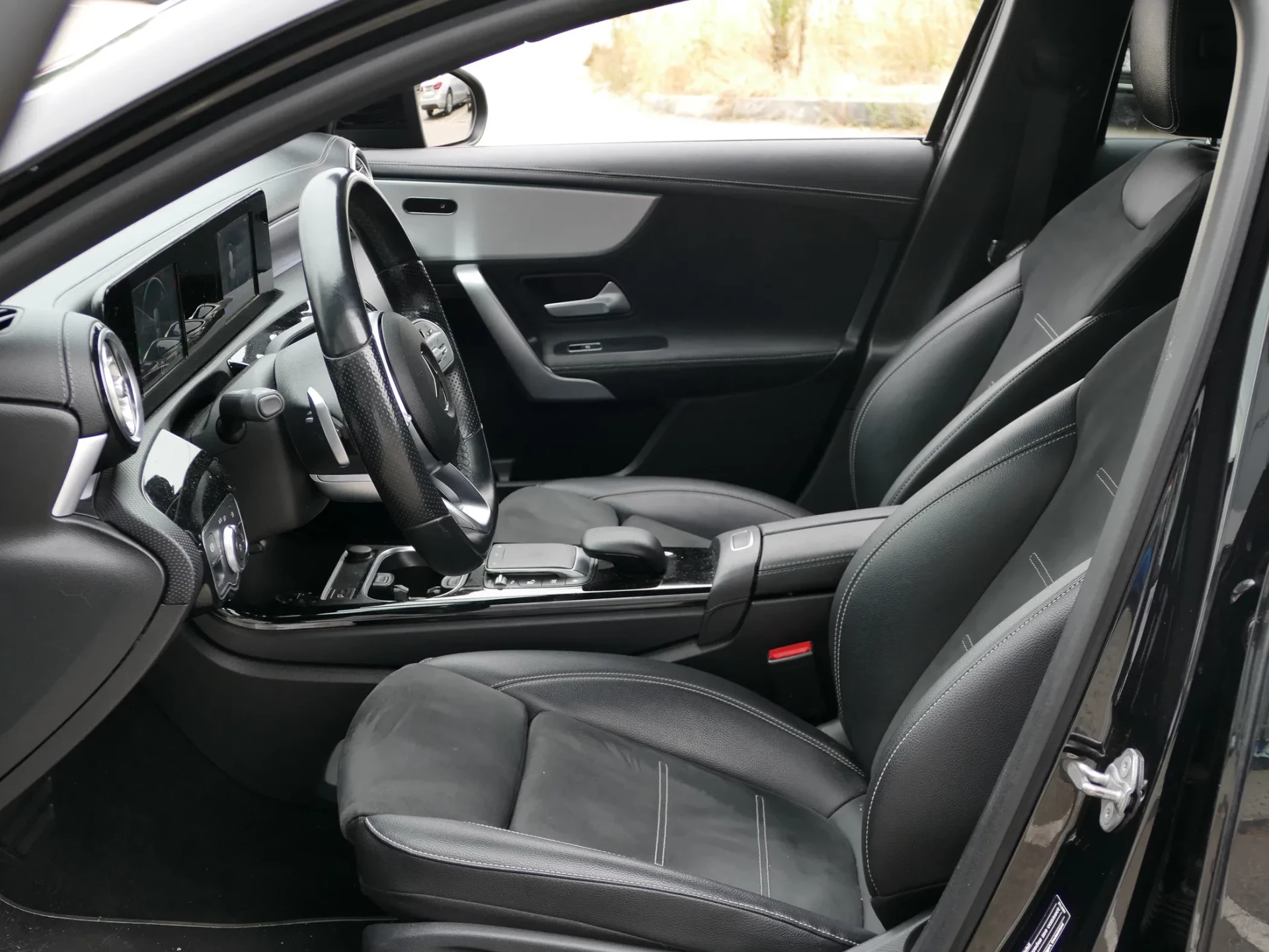 Mercedes-Benz A 250 Limousine e AMG Line 22