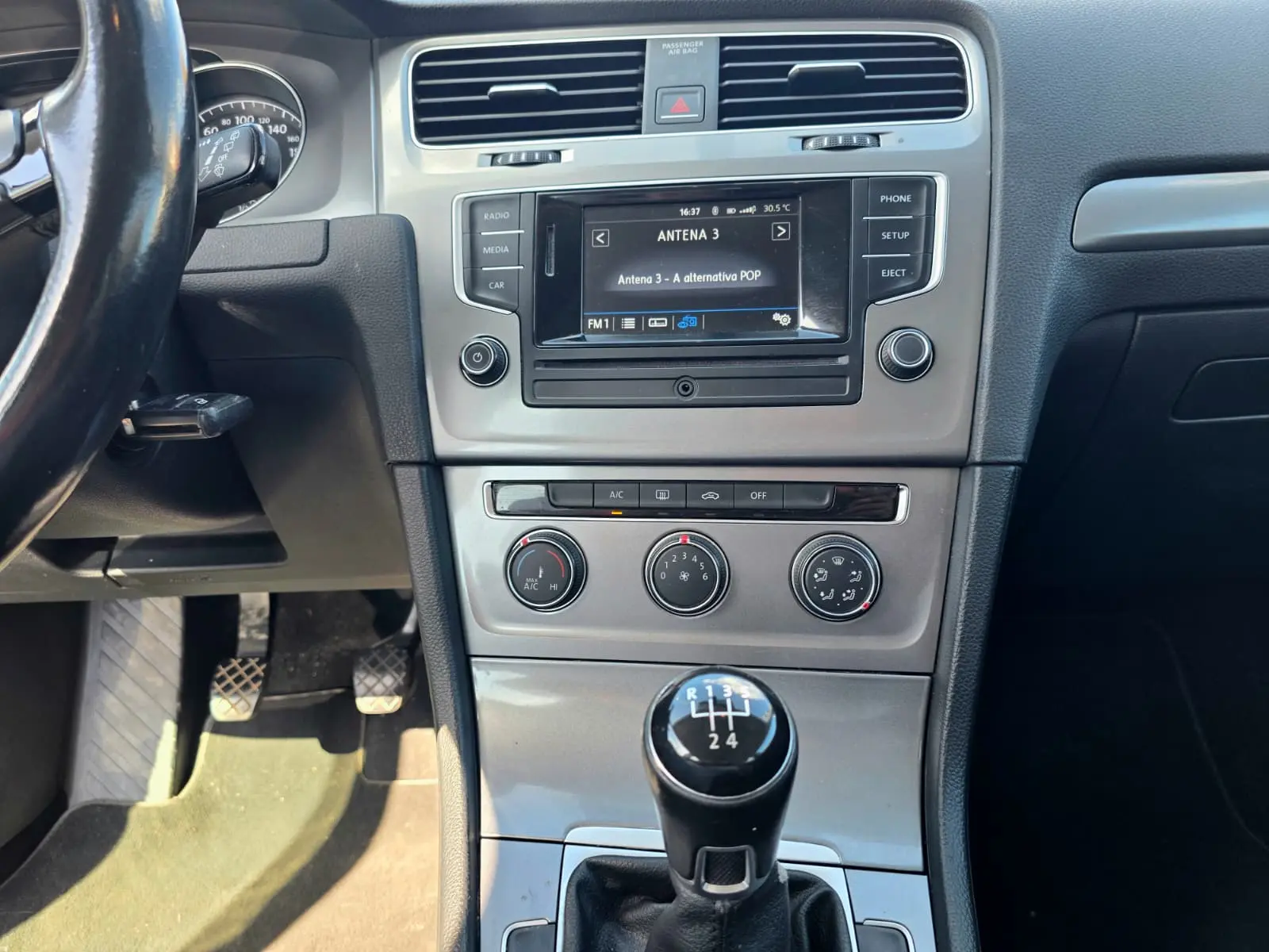 Volkswagen Golf 1.6 TDi Confortline 18