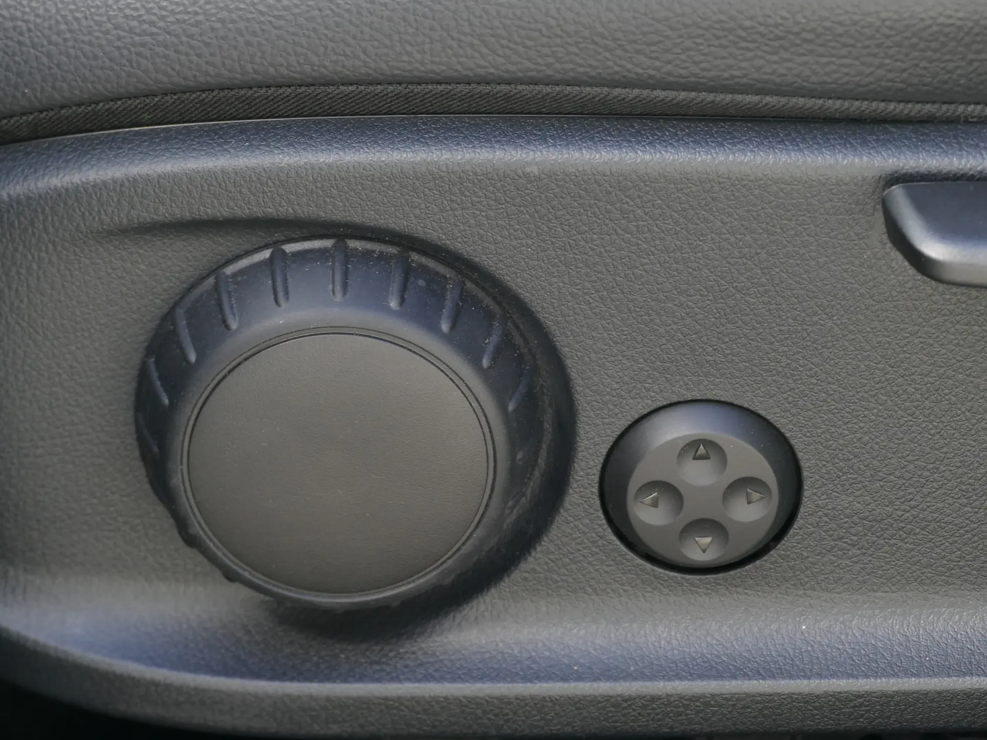 Mercedes-Benz EQB 250 Progressive 25