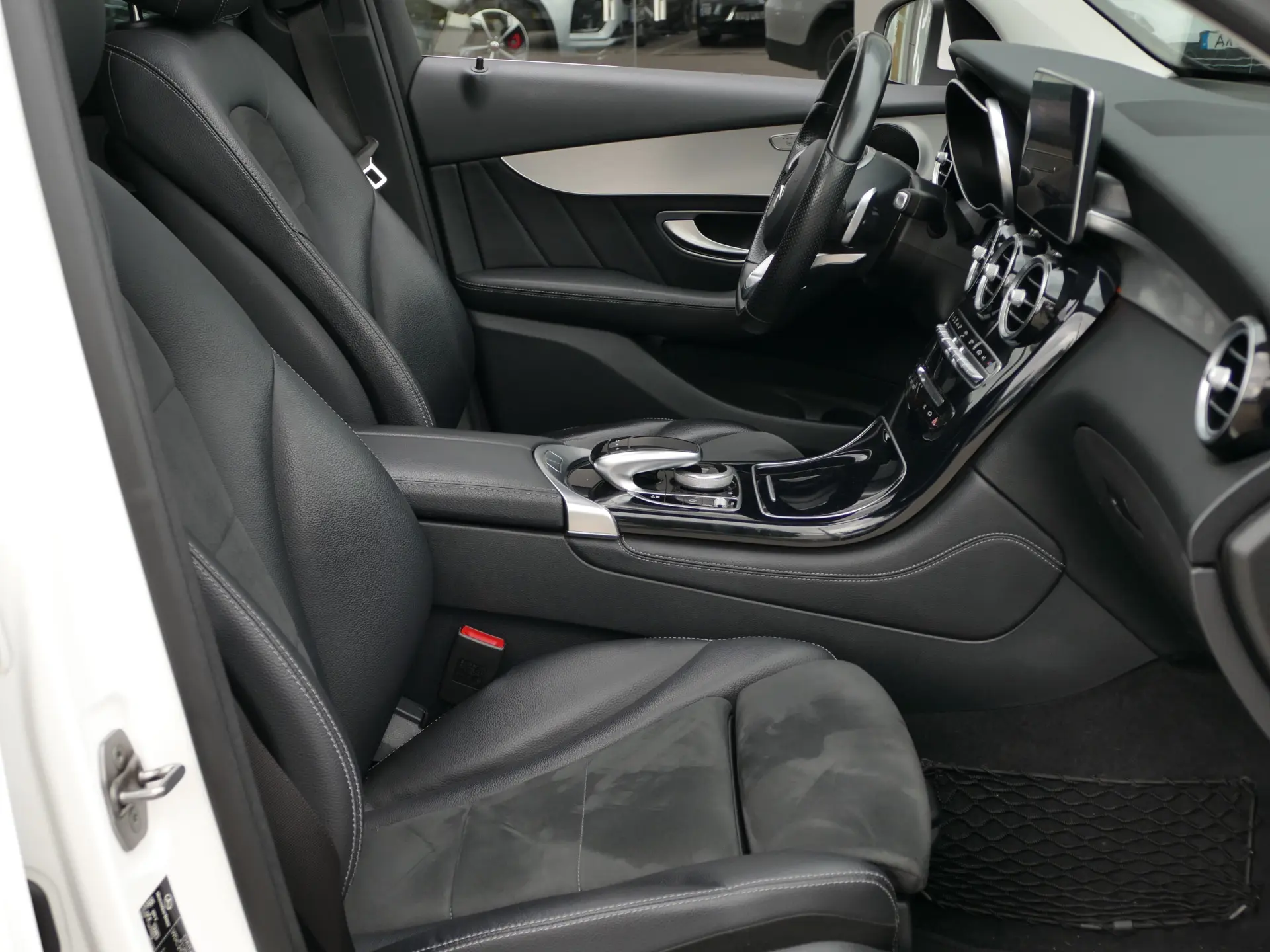 Mercedes-Benz GLC 220 d 4Matic 9G-TRONIC AMG Line 34