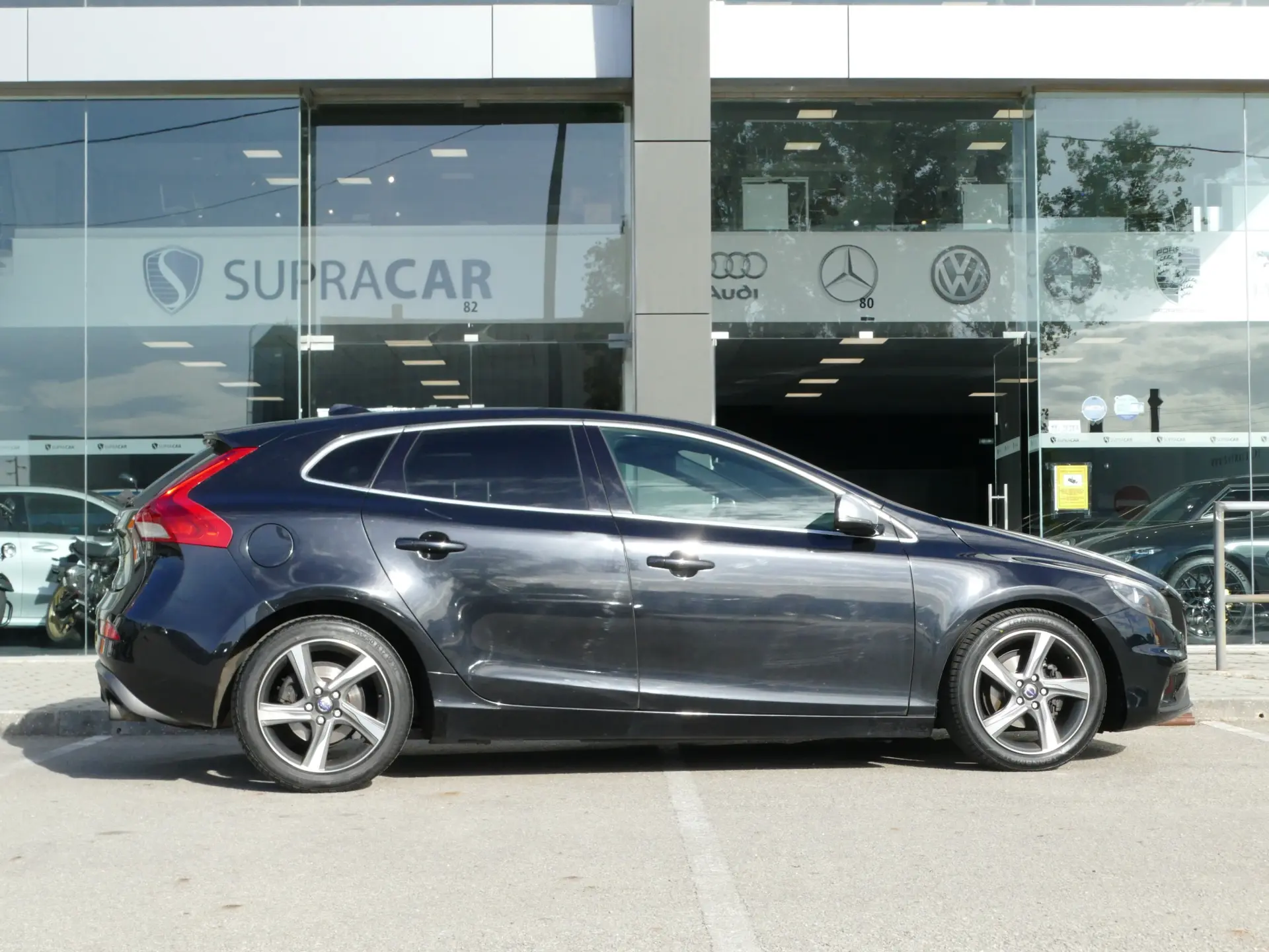 Volvo V40 1.6 D2 R-Design 17