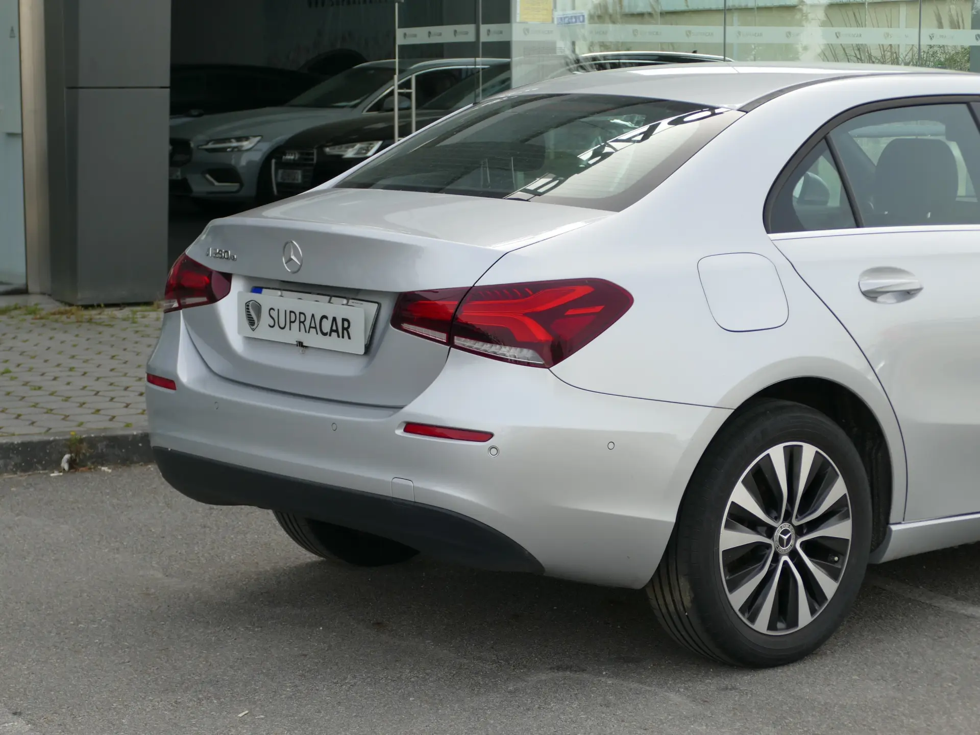 Mercedes-Benz A 250 Limousine e Style Plus 6