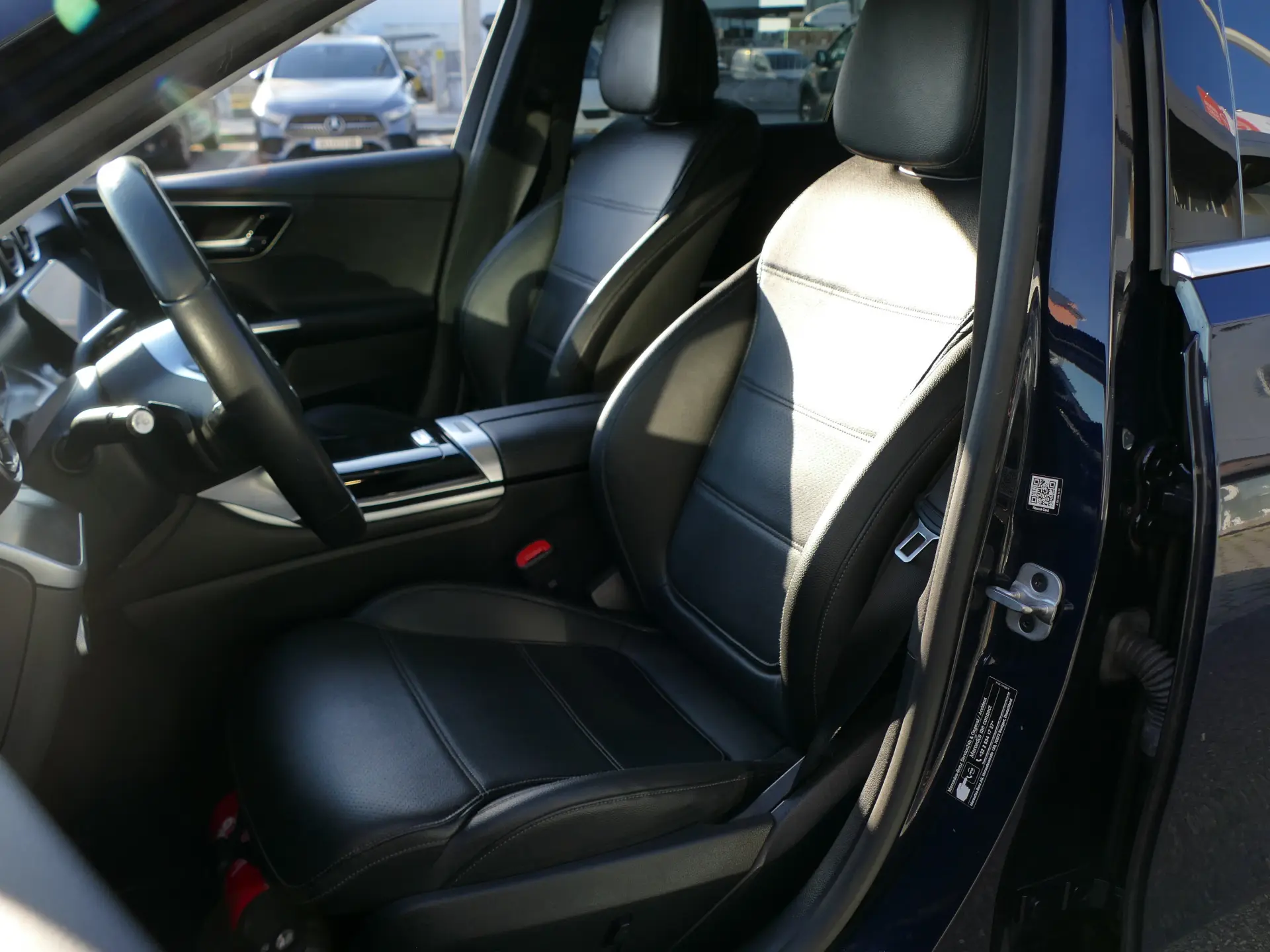 Mercedes-Benz C 300 e Avantgarde 27