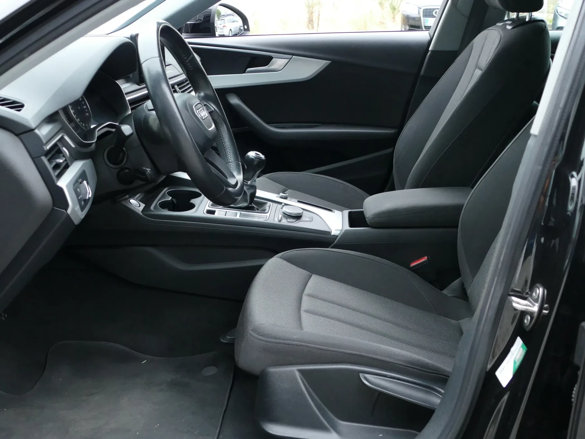 Audi A4 Avant 2.0 TDI Advance 24