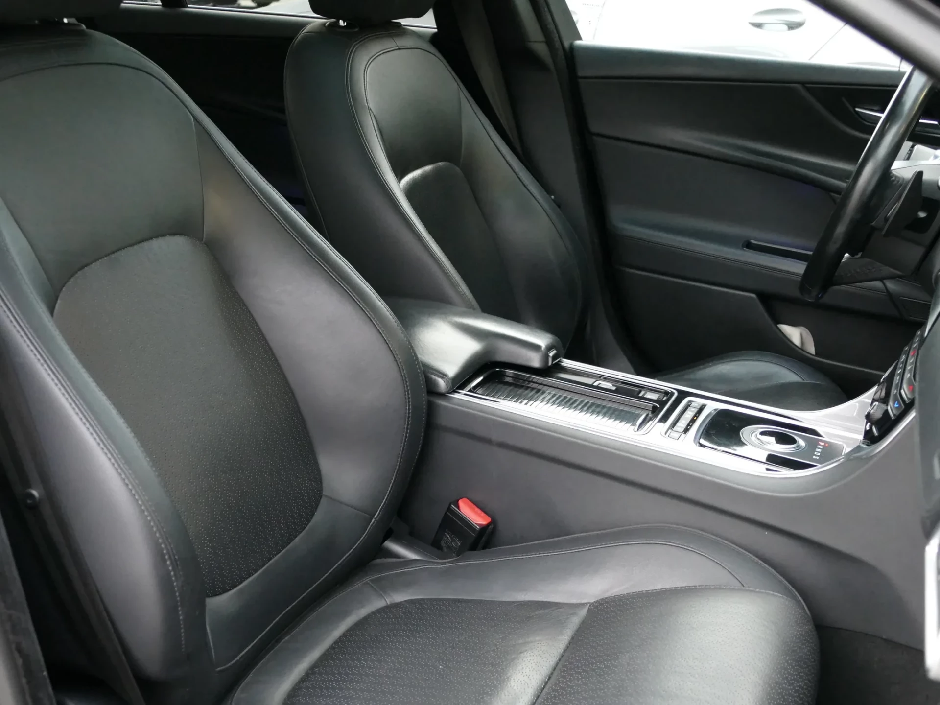 Jaguar XE 2.0 D R-Sport Aut. 14