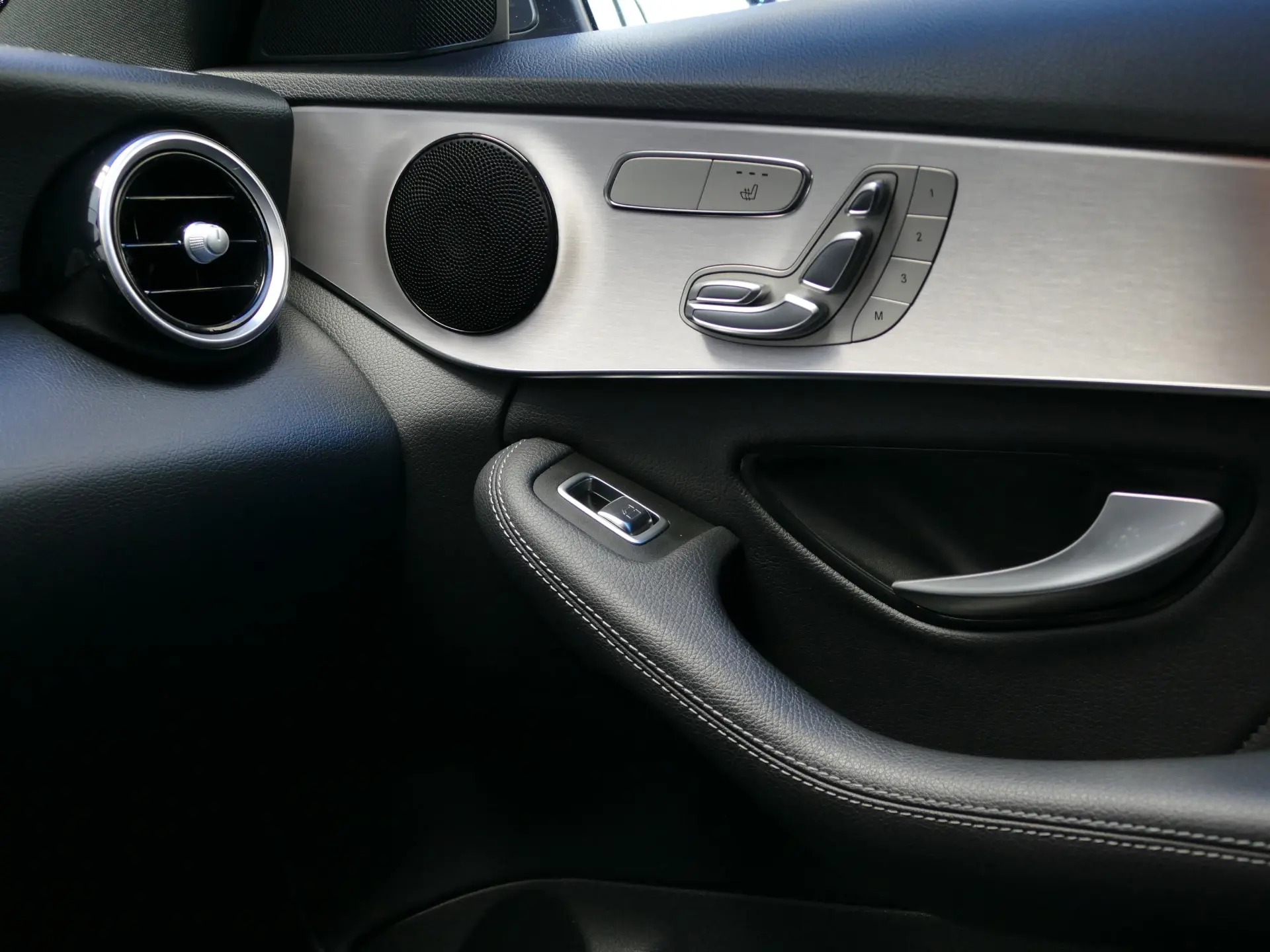 Mercedes-Benz C 300 de T 9G-TRONIC AMG Line 38